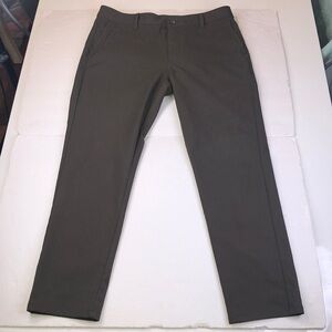 Vuori Men's Chinos - Dark Olive